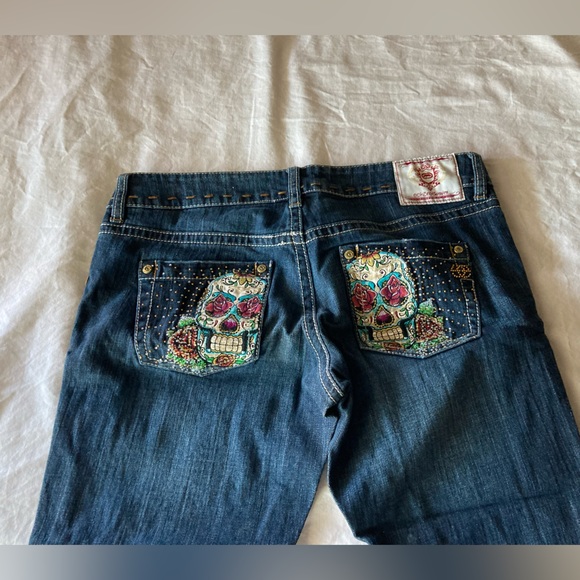 Ecko Red Denim Women’s Capri Cropped Rhinestone Embroidery Skull Pocket Distress - Picture 13 of 15
